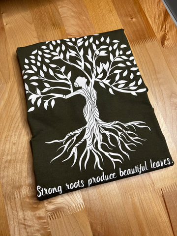 STRONG ROOTS TEE
